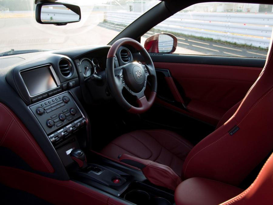  Nissan GT-R 2013 года  (JP) (фото 6 из 16)